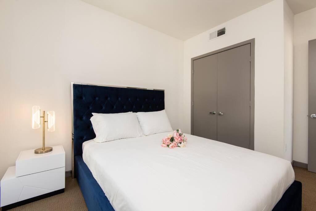Centrally Located Apartments With Free Parking Glendale Exterior photo